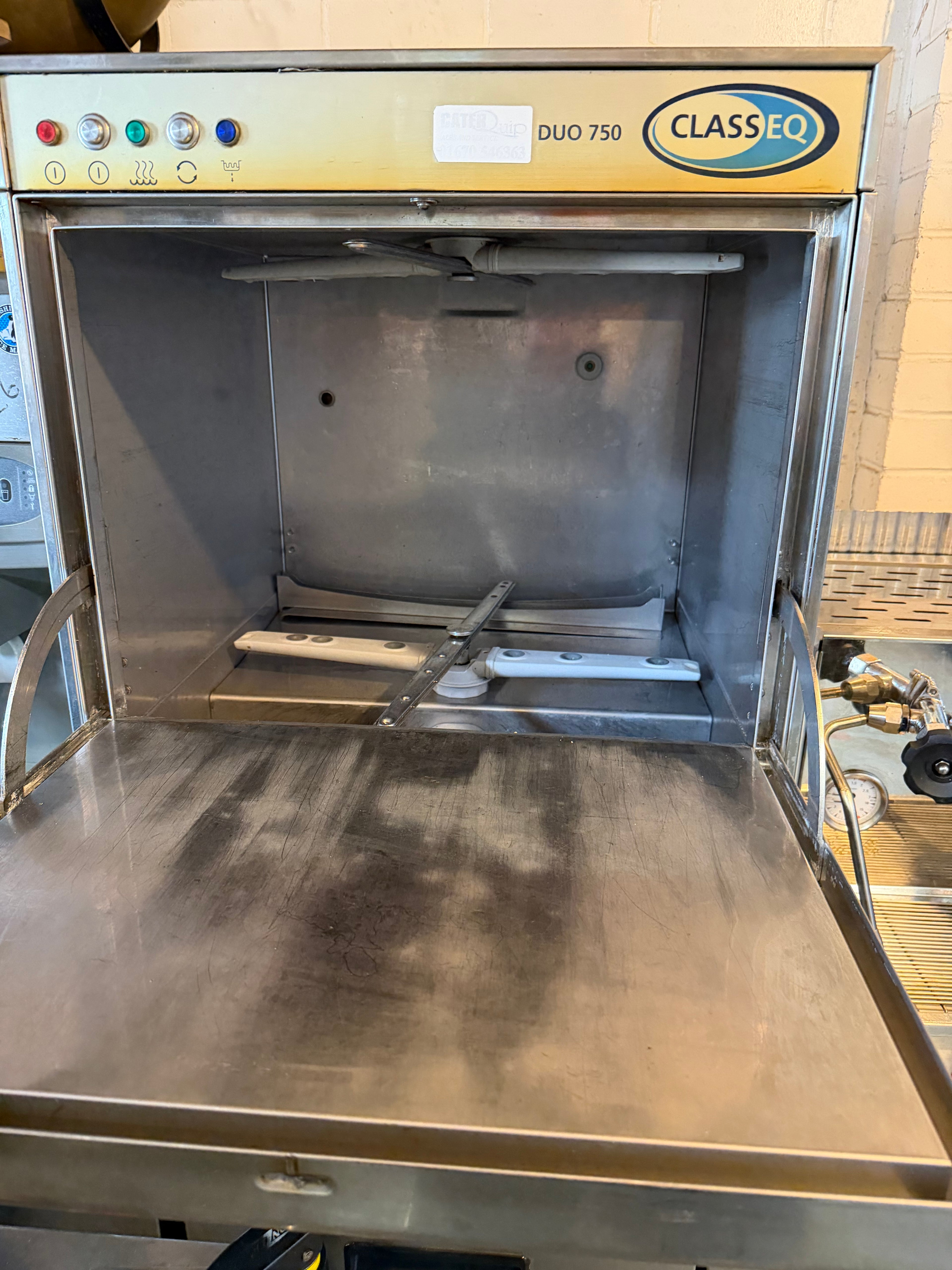 Classeq Duo 750 commercial glasswasher