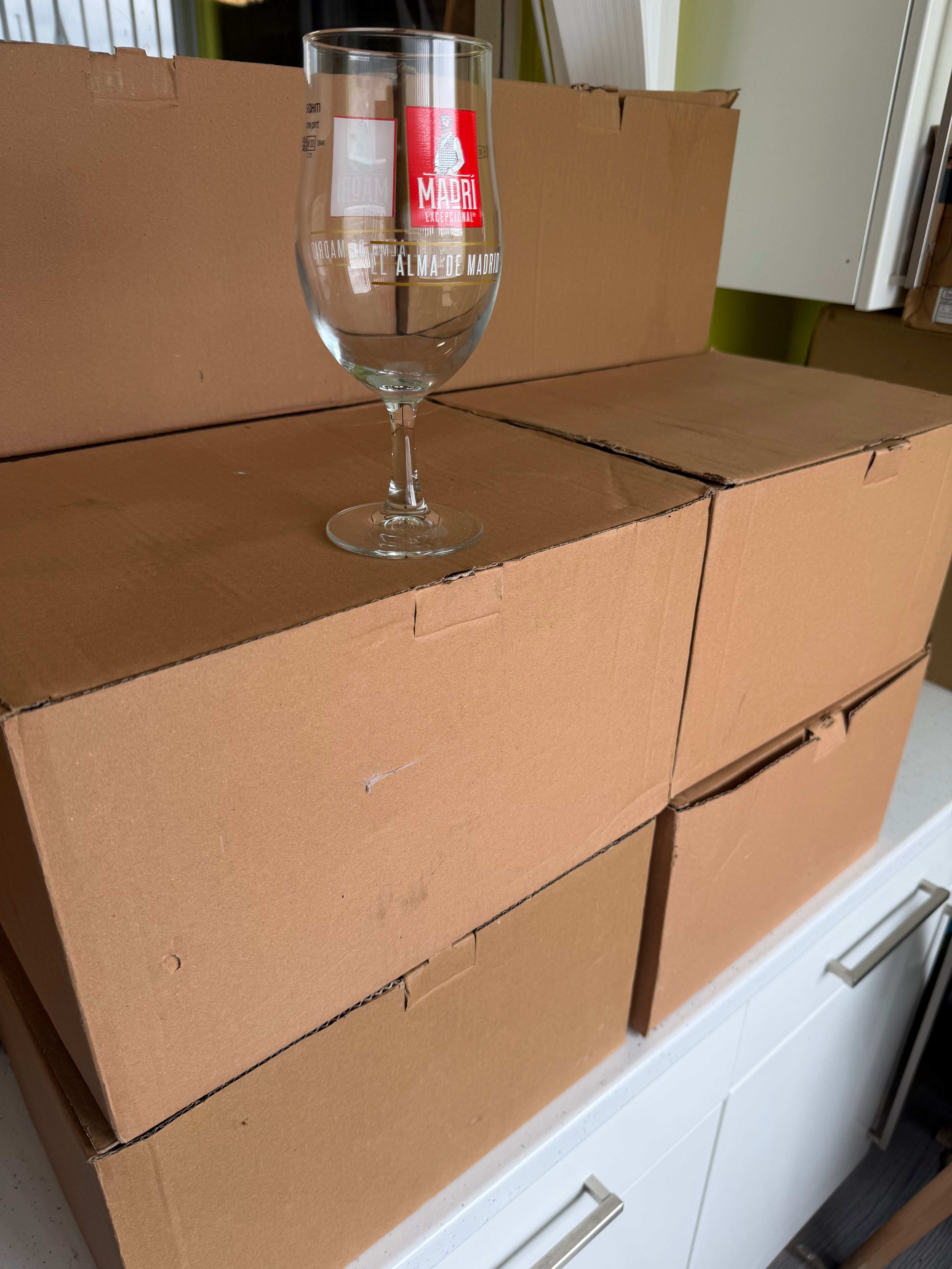 Box of 12 Brand New Madri Pint Glasses