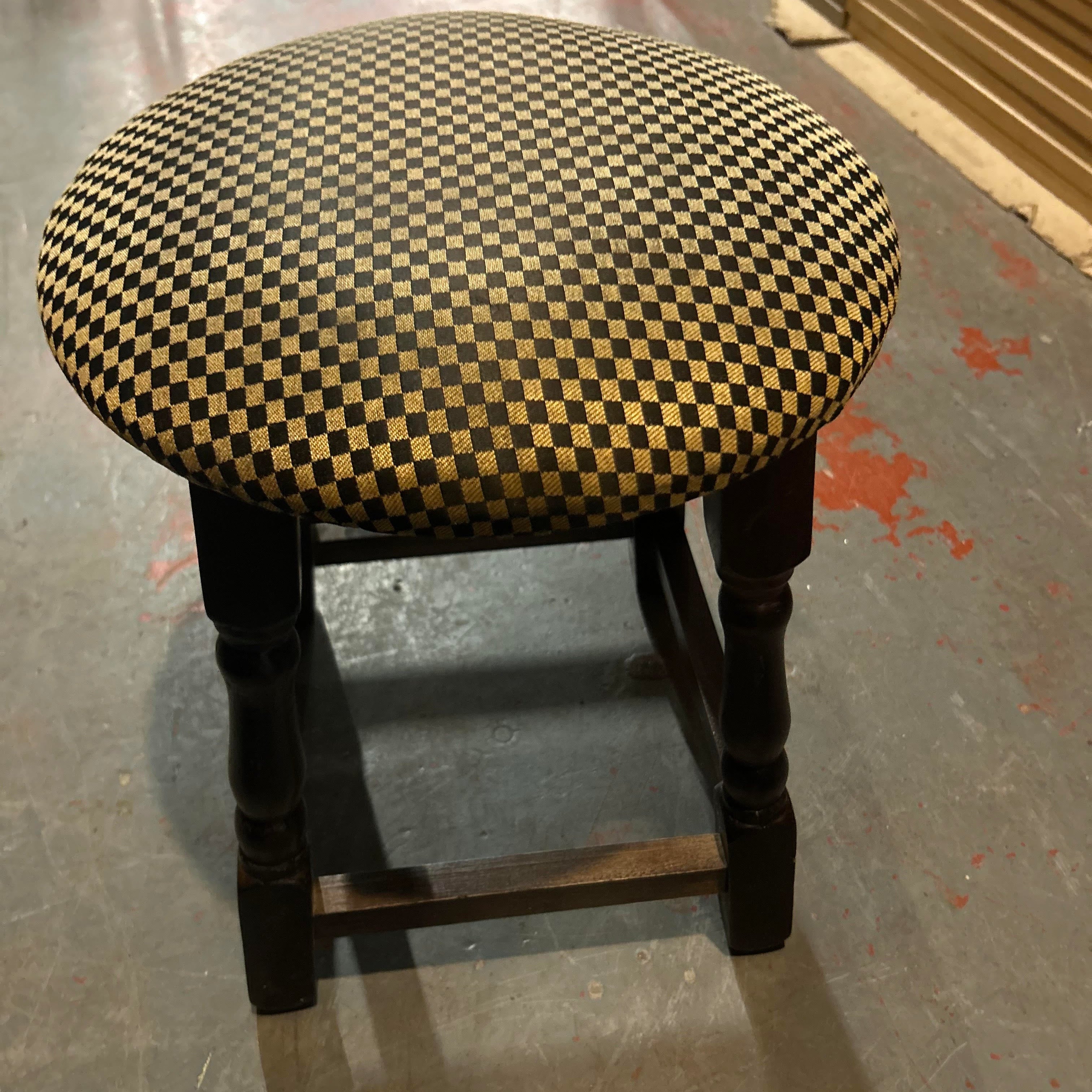 Traditional Low Bar Stool